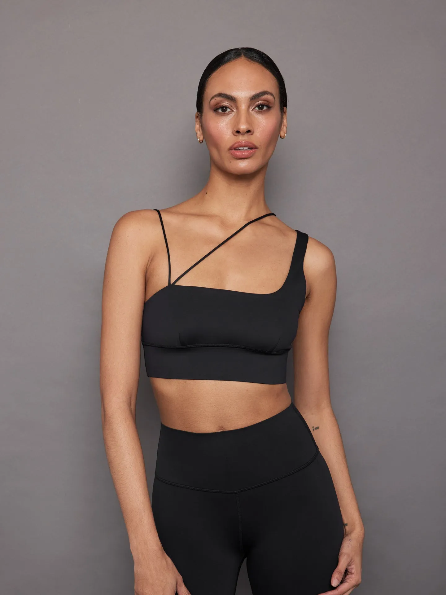 Asymmetrical Strappy Bra in Diamond Compression - Black