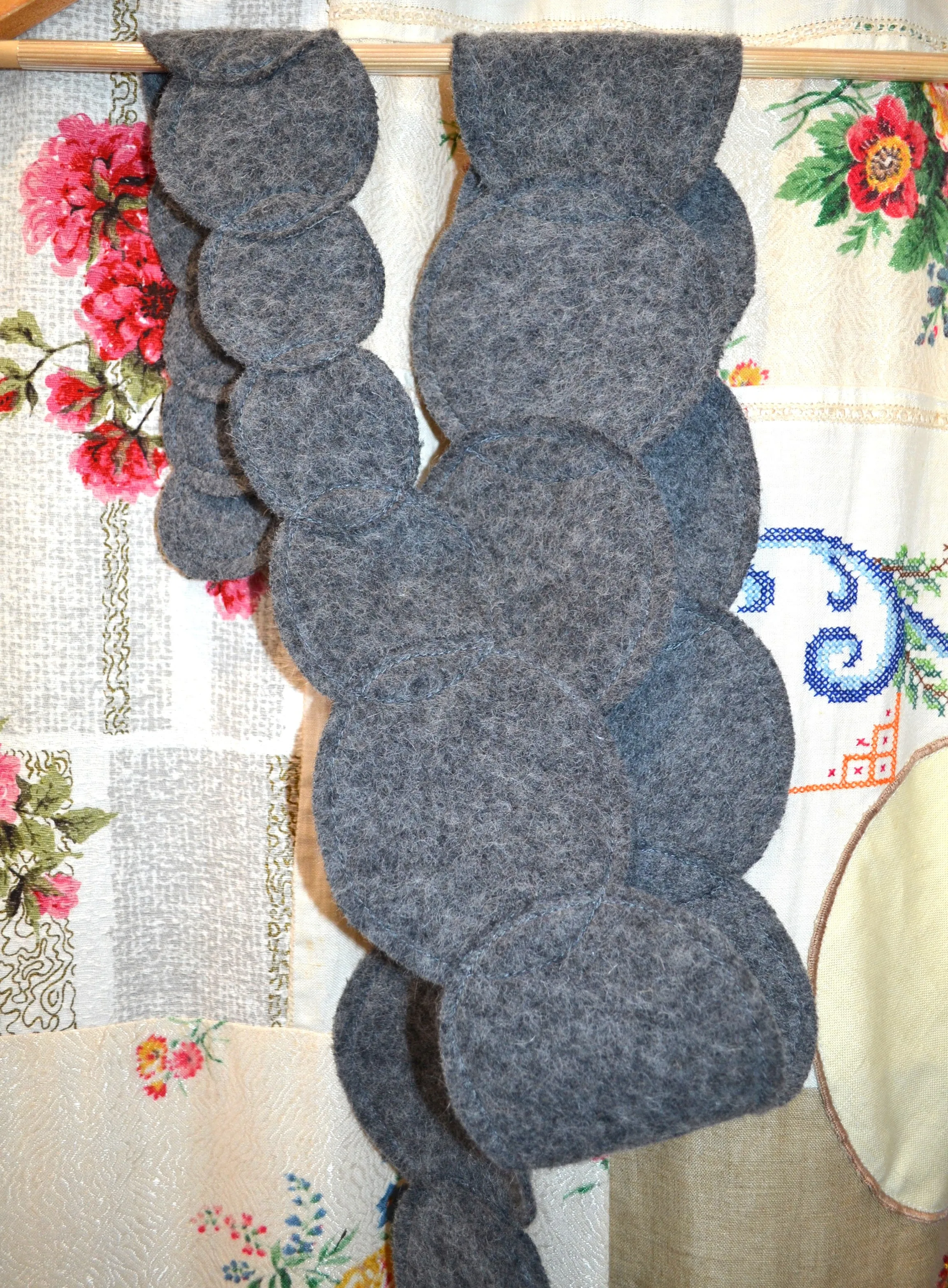 Berserk Luna wool circles scarf