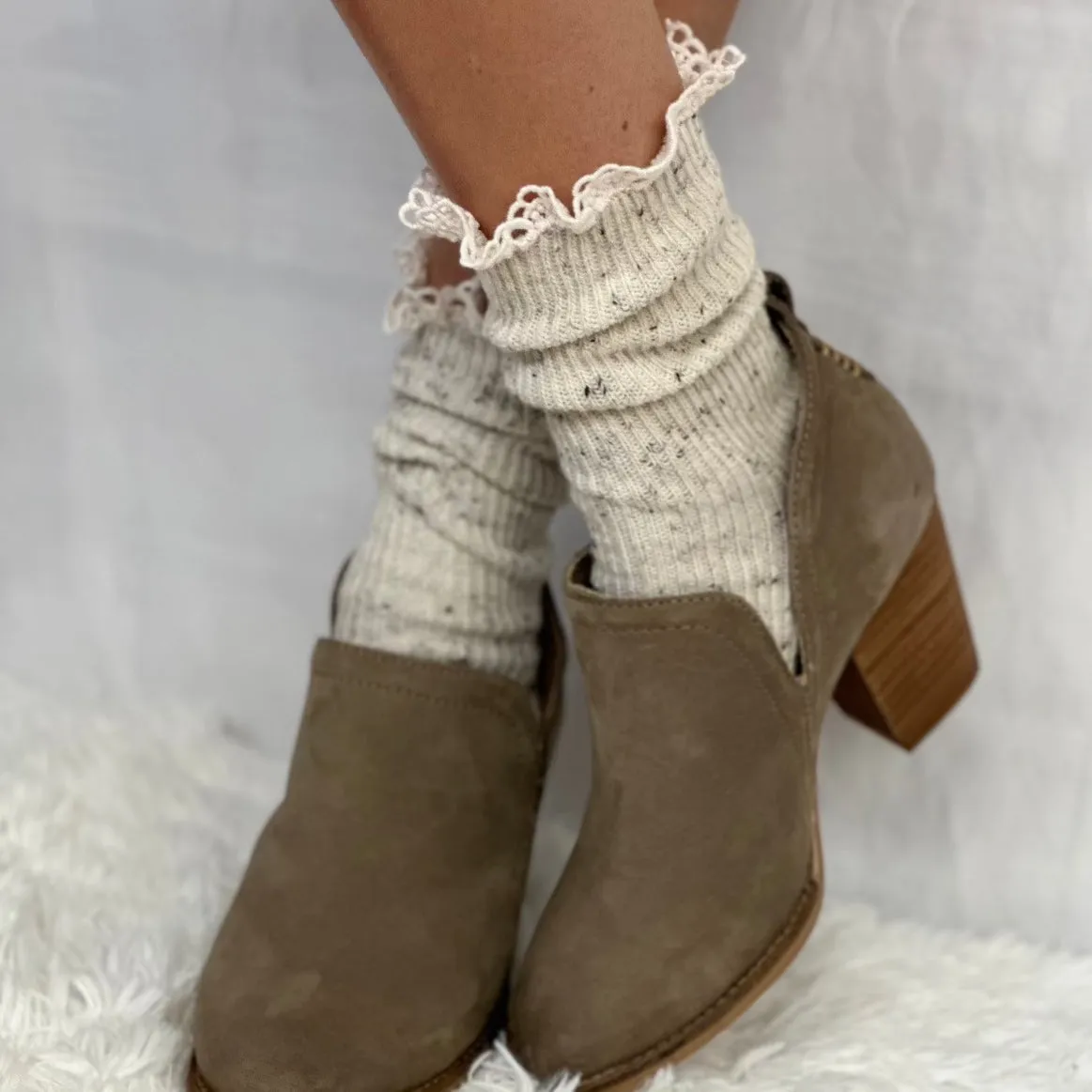 BOOTIE  lace slouch  socks -natural  grey