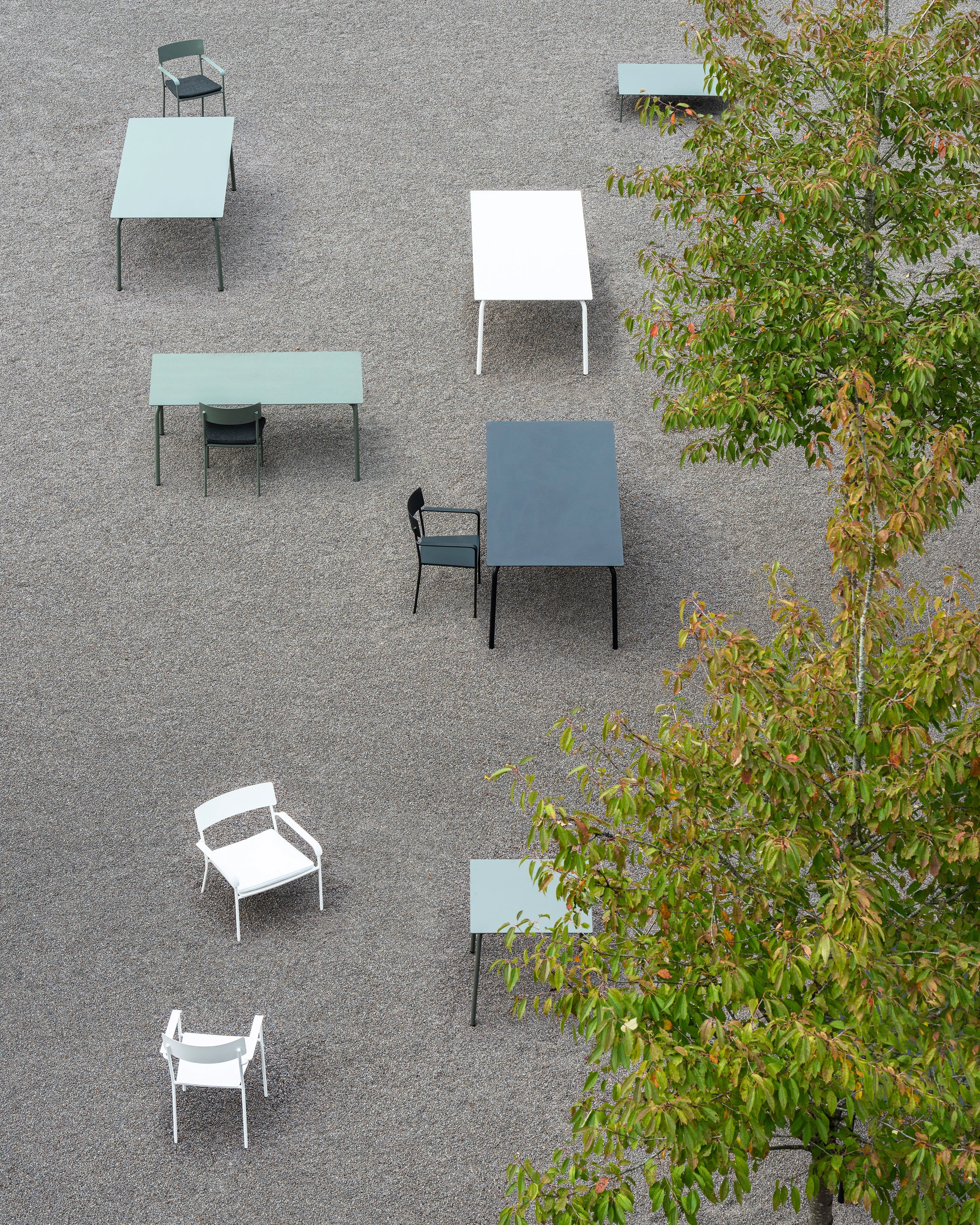 Dining table S aluminium eucalyptus green August